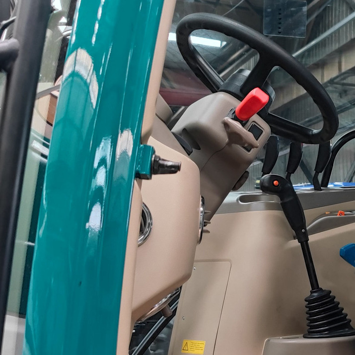 Traktor Lovol 110 hk 4wd med frontlastare