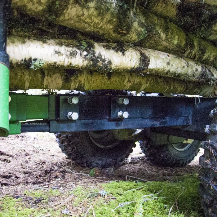 Skogsvagn 2 ton med kran 3,6 m