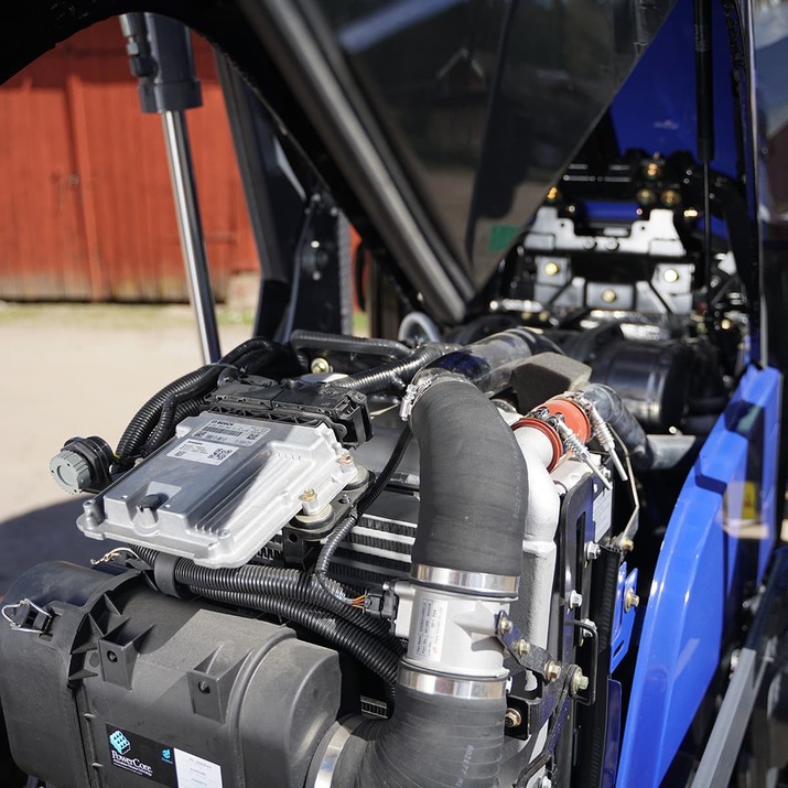 Traktor Lovol 40 hk 4wd med frontlastare, Steg V