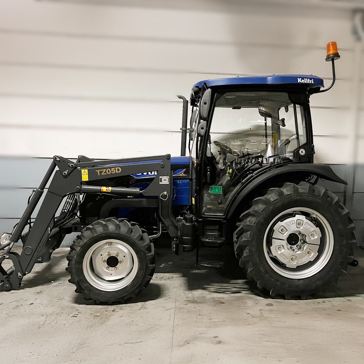 40-TBM754CF Traktor Lovol.jpg