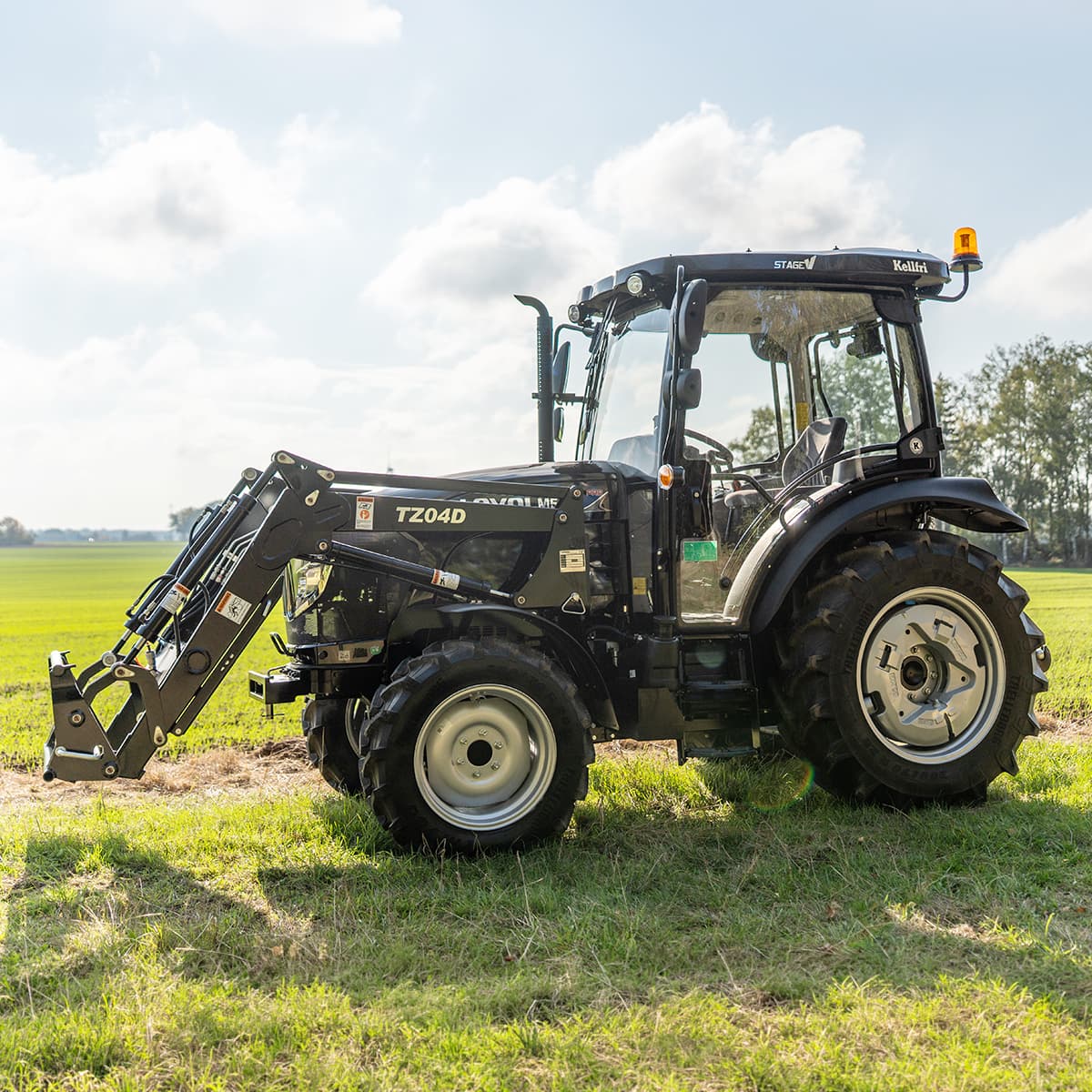Traktor Lovol 55 hk PRO 4WD med frontlastare, Stage V