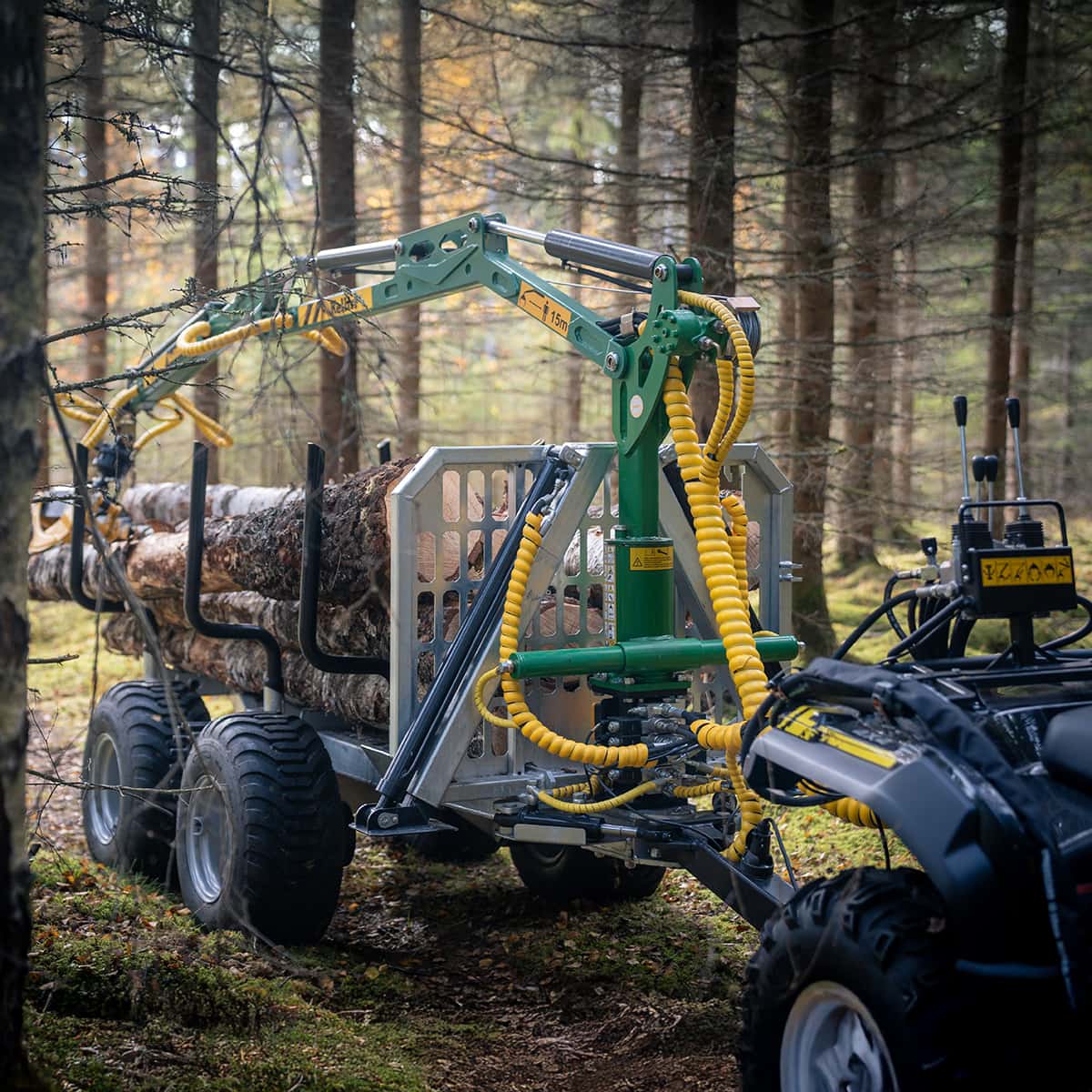 Skogsvagn ATV 3 ton, med kran 4,2 m