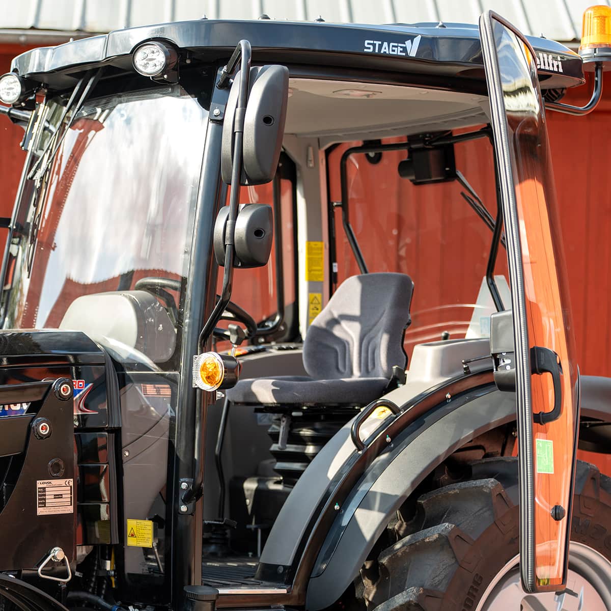 Traktor Lovol 55 hk PRO 4WD med frontlastare, Stage V