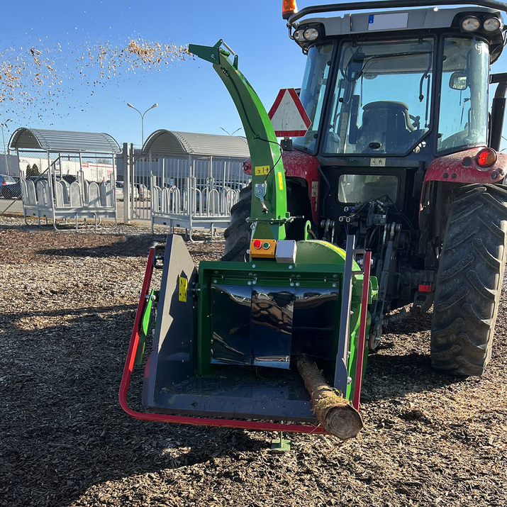 Flishugg 170, hydraulisk inmatning med pump och tank