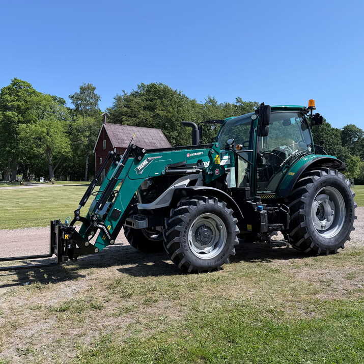Traktor Lovol 110 hk 4WD med frontlastare