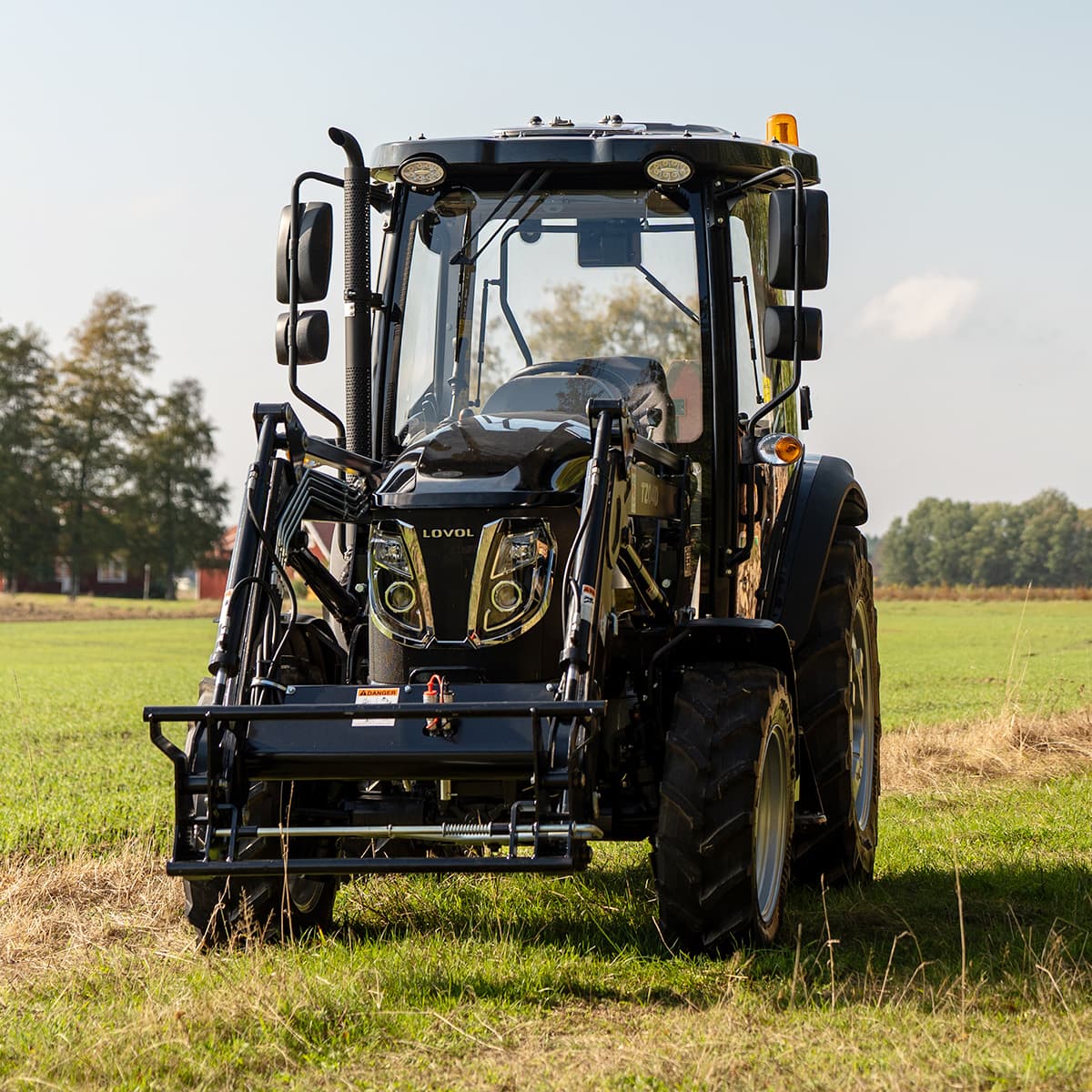 Traktor Lovol 55 hk PRO 4WD med frontlastare, Stage V
