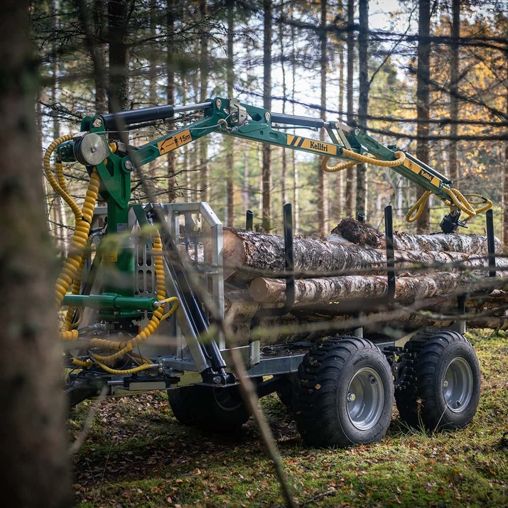 Skogsvagn ATV 3 ton, med kran 4,2 m