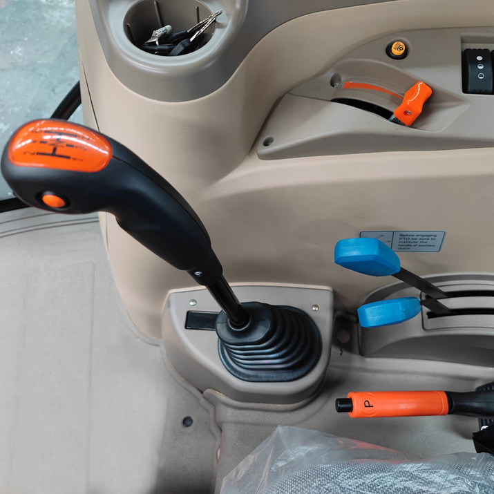 Traktor Lovol 110 hk 4wd med frontlastare