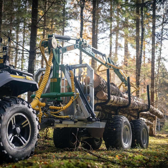 Skogsvagn ATV 3 ton, med kran 4,2 m
