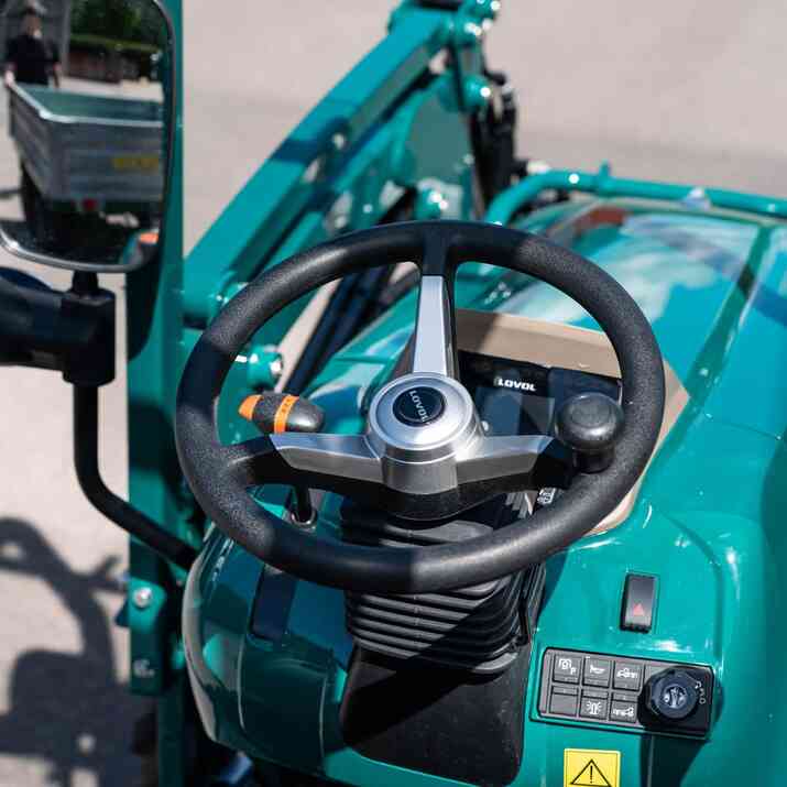Kompakttraktor Lovol 25 hk med frontlastare, utan hytt