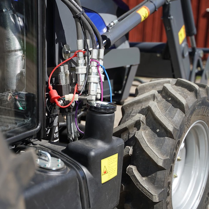 Traktor Lovol 40 hk 4wd med frontlastare, Steg V