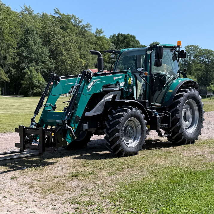 Traktor Lovol 110 hk 4WD med frontlastare