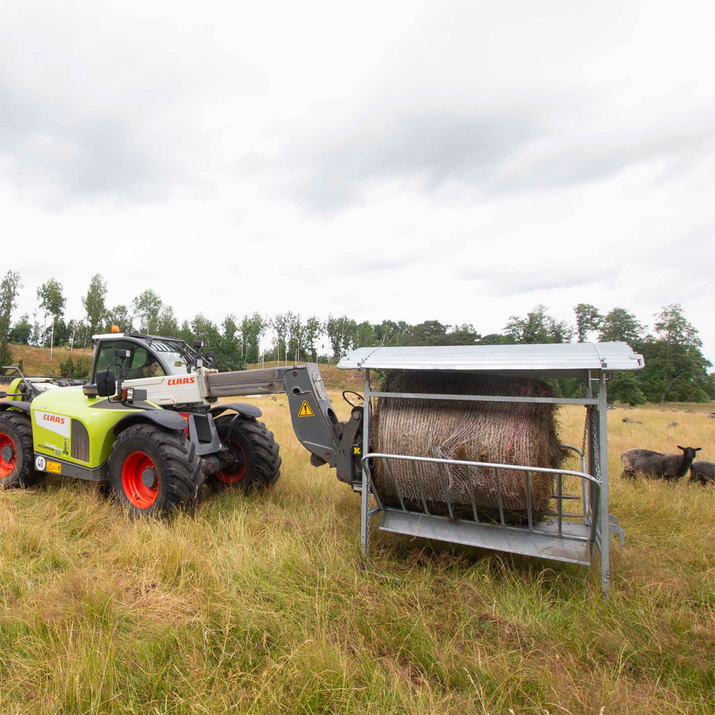 Foderhäck med tak för får