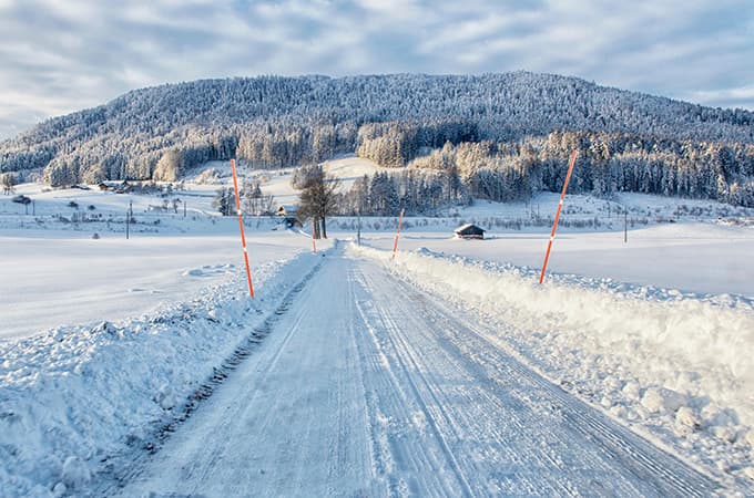 Väg_vinter_snökäppar_680x450.jpg