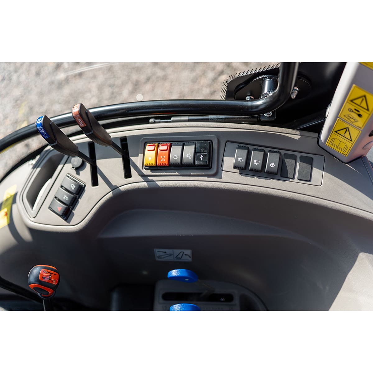 Traktor Lovol 55 hk PRO 4WD med frontlastare, Stage V
