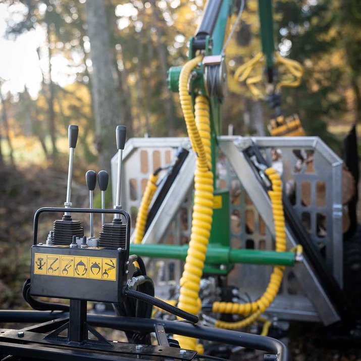 Skogsvagn ATV 3 ton, med kran 4,2 m