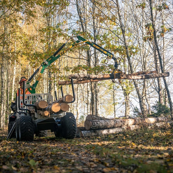 Skogsvagn ATV 3 ton, med kran 4,2 m