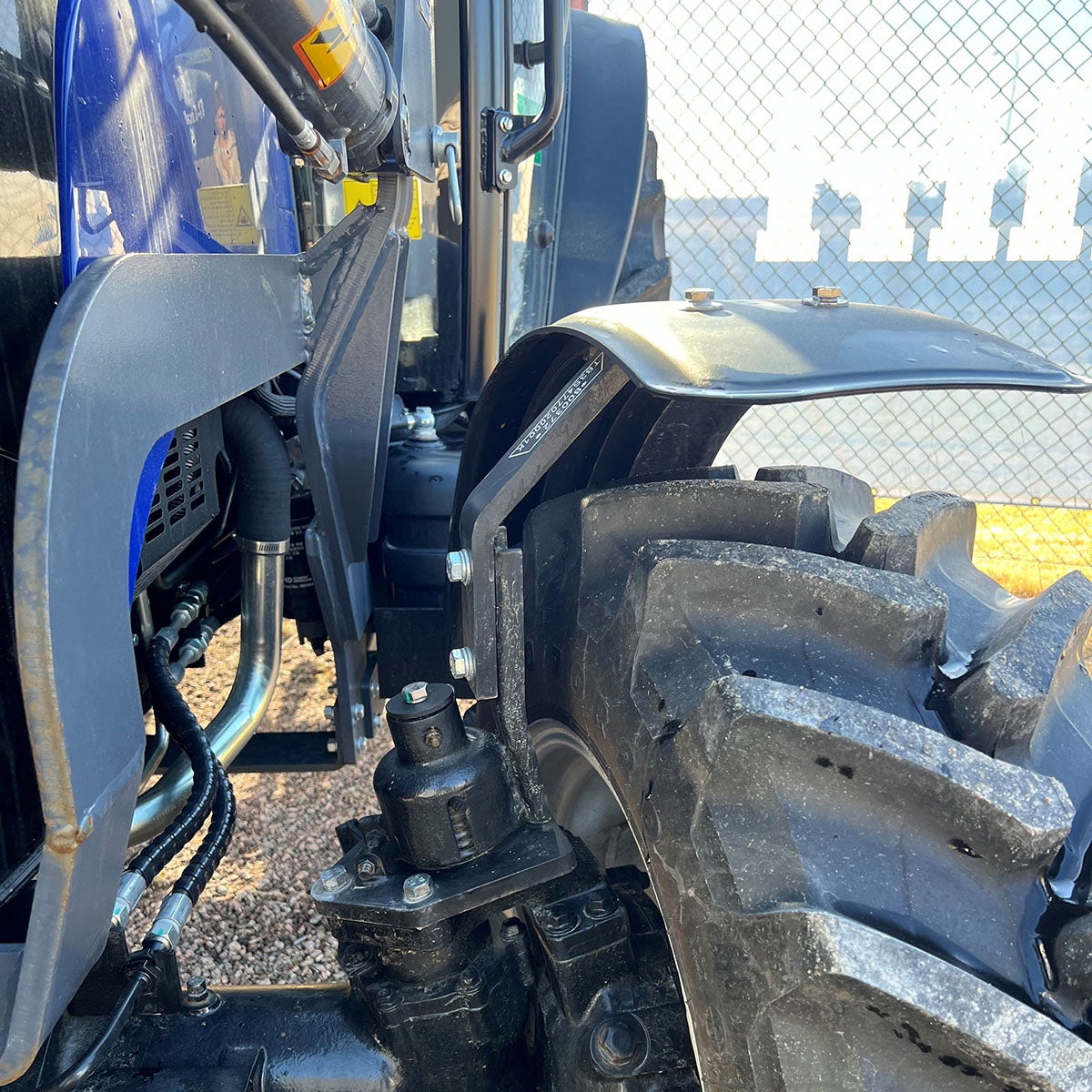Traktor Lovol 75 hk 4WD med frontlastare, Stage V