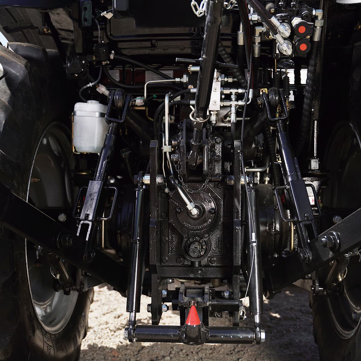 Traktor Lovol 75 hk 4WD med frontlastare, Stage V