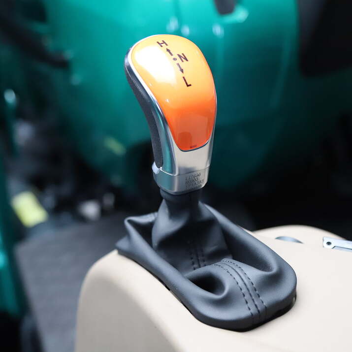 Kompakttraktor Lovol 25 hk med frontlastare, utan hytt