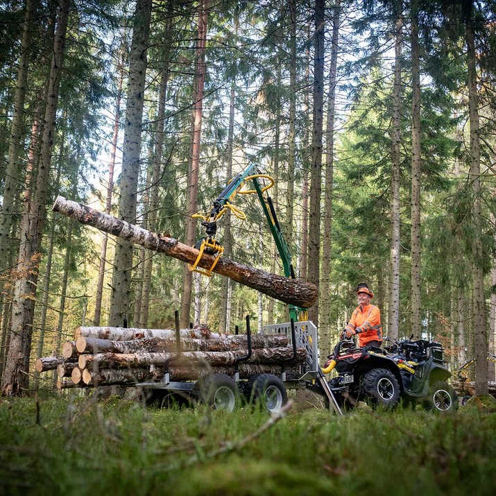 Skogsvagn ATV 3 ton, med kran 4,2 m