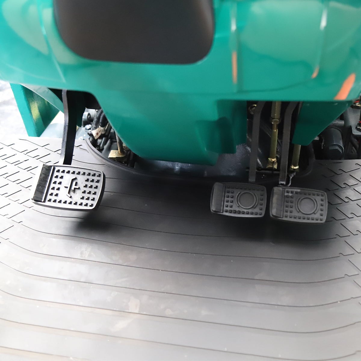 Kompakttraktor Lovol 25 hk med frontlastare, utan hytt