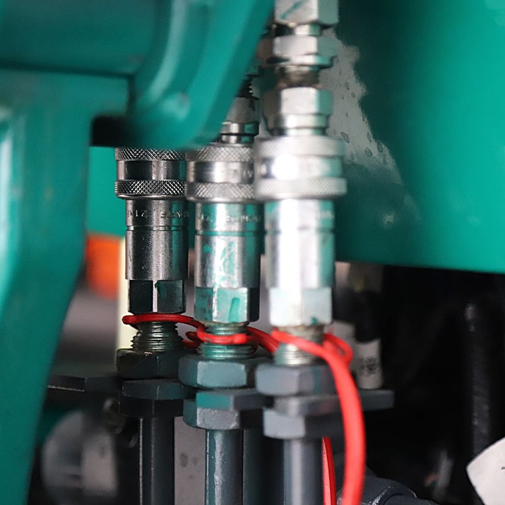 Kompakttraktor Lovol 25 hk med frontlastare, utan hytt