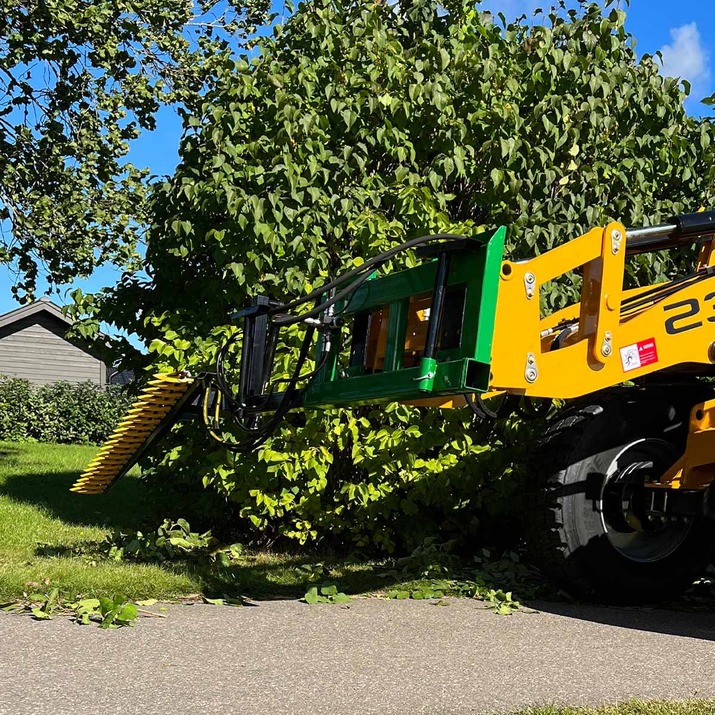 Häckklipp till frontlastare med bultat Trimafäste