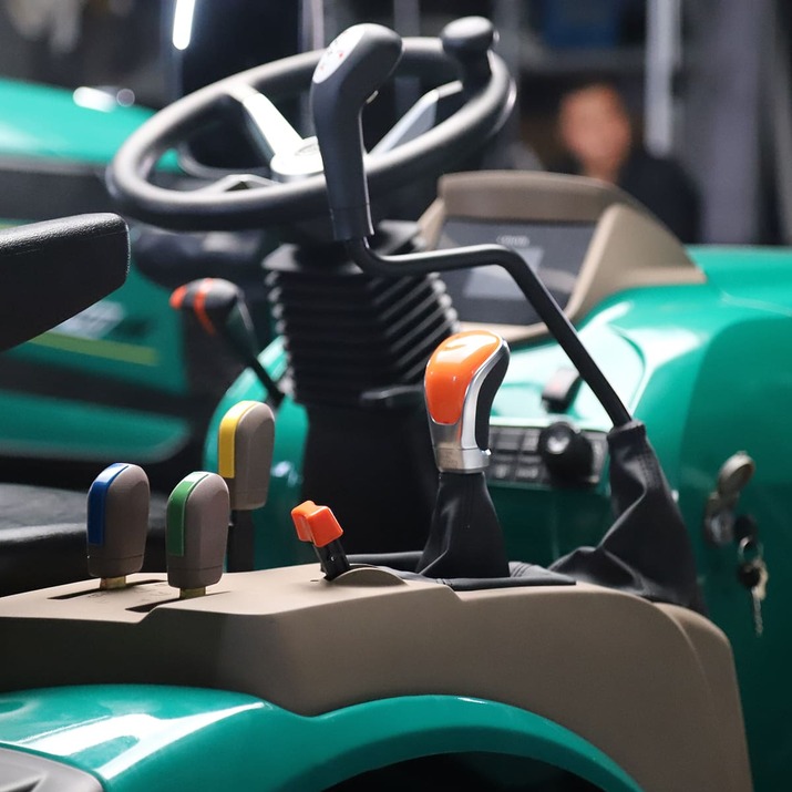 Kompakttraktor Lovol 25 hk med frontlastare, utan hytt