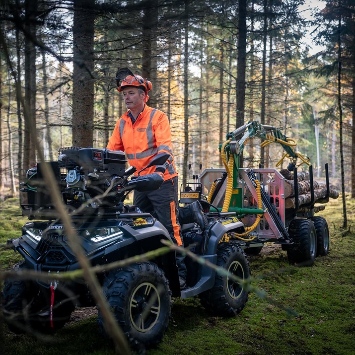 Skogsvagn ATV 3 ton, med kran 4,2 m