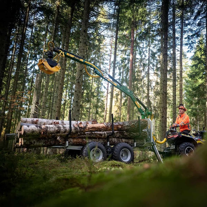 Skogsvagn ATV 3 ton, med kran 4,2 m