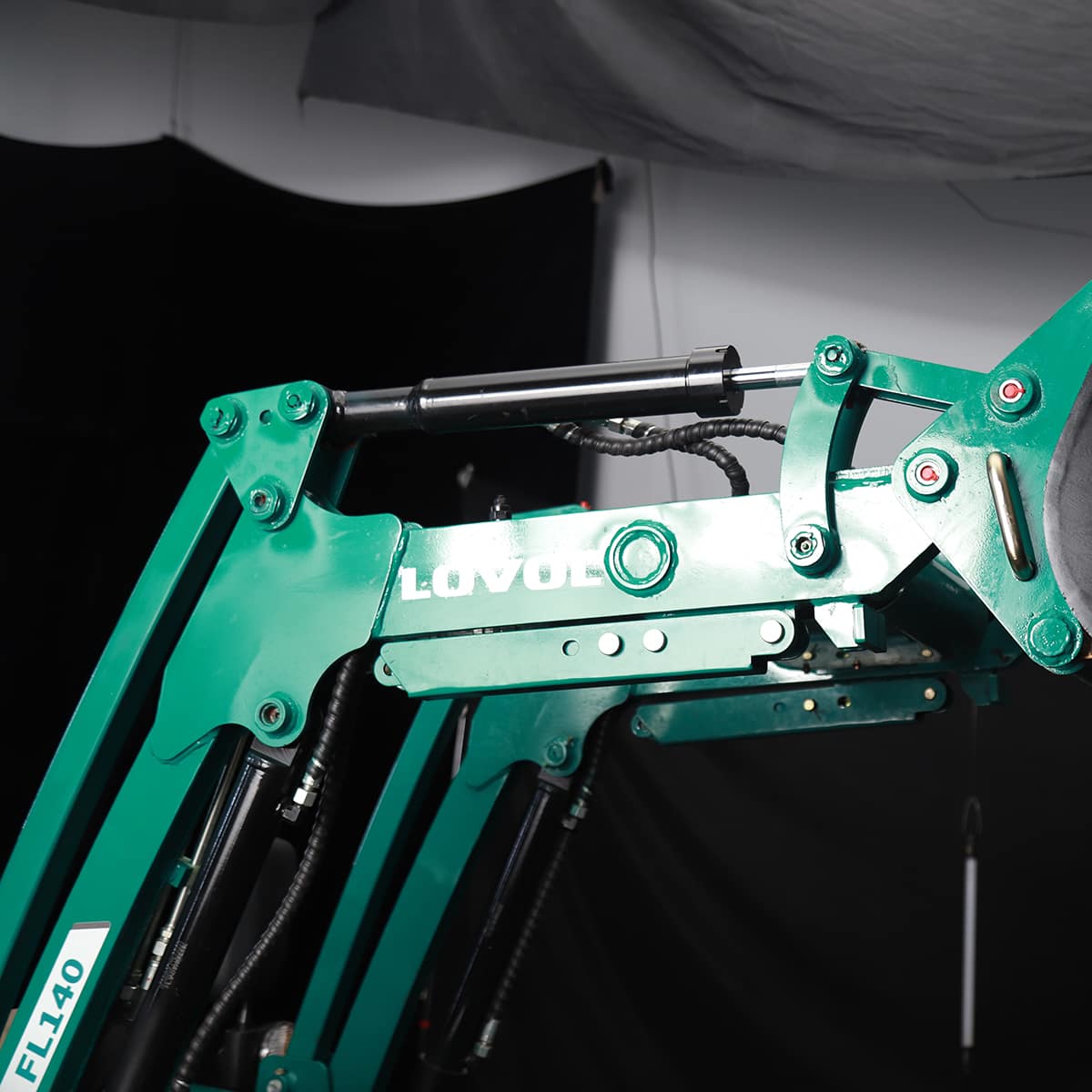 Kompakttraktor Lovol 25 hk med frontlastare, utan hytt