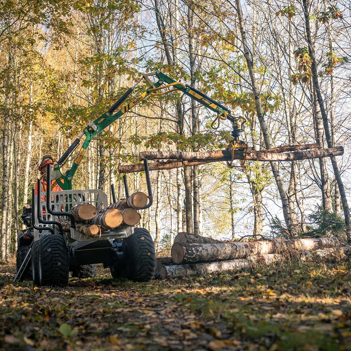 Skogsvagn ATV 3 ton, med kran 4,2 m