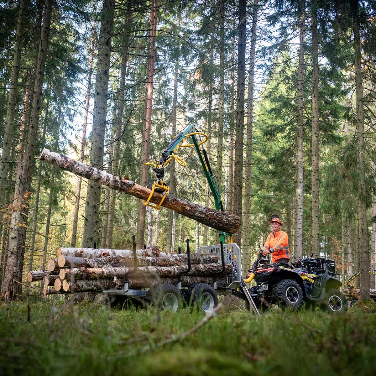 Skogsvagn ATV 3 ton, med kran 4,2 m