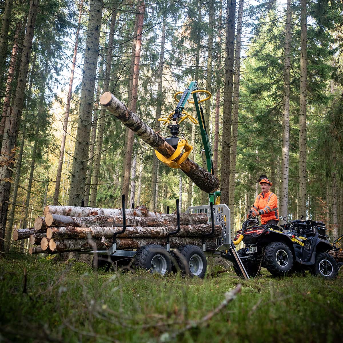 Skogsvagn ATV 3 ton, med kran 4,2 m