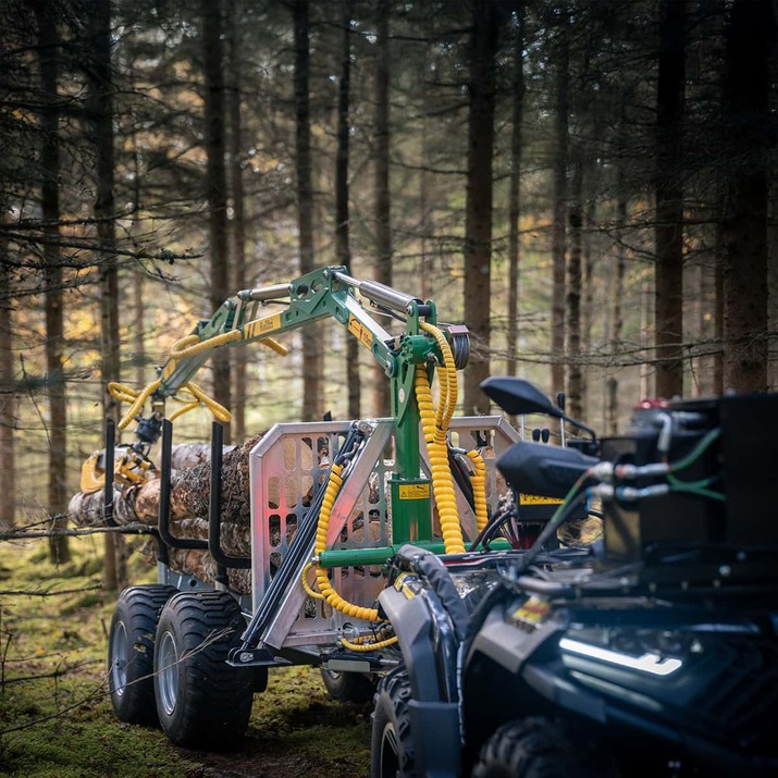 Skogsvagn ATV 3 ton, med kran 4,2 m