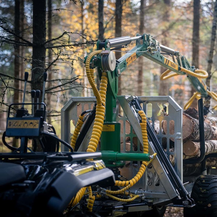 Skogsvagn ATV 3 ton, med kran 4,2 m