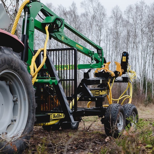 Skogsvagn 9 ton med parallellförd kran 5,7 m bromsad