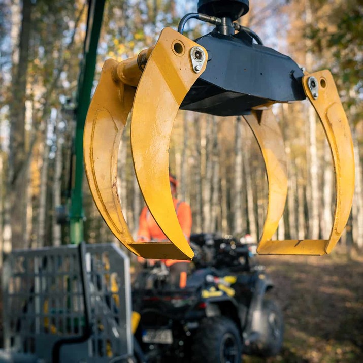 Skogsvagn ATV 3 ton, med kran 4,2 m