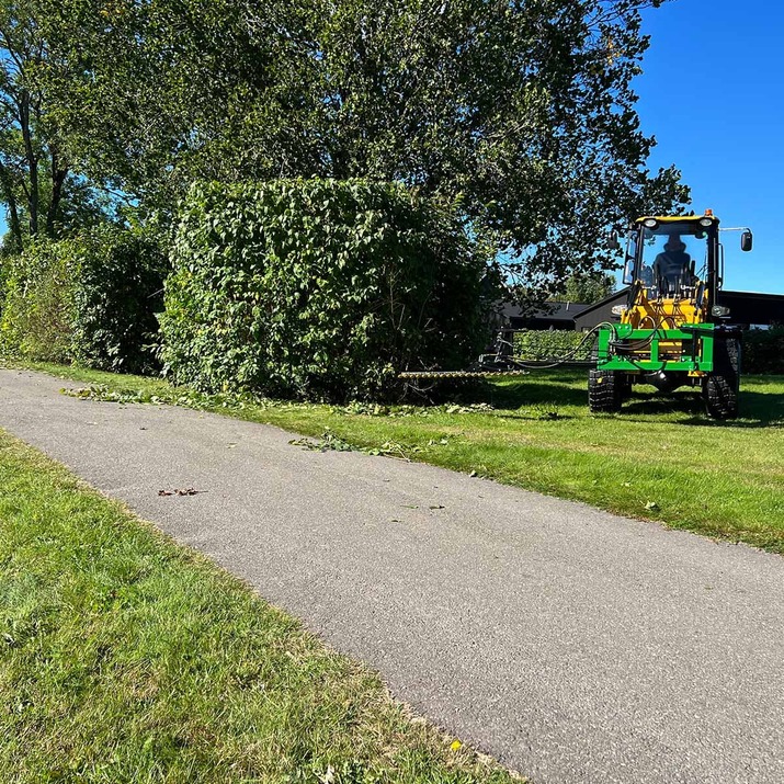 Häckklipp till frontlastare med bultat Trimafäste