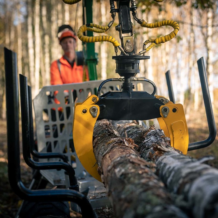 Skogsvagn ATV 3 ton, med kran 4,2 m