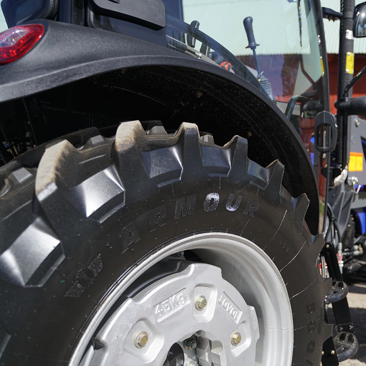 Traktor Lovol 75 hk 4WD med frontlastare, Stage V