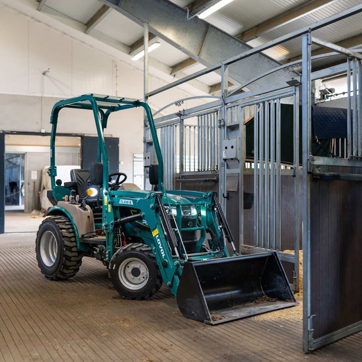 Kompakttraktor Lovol 25 hk med frontlastare, utan hytt