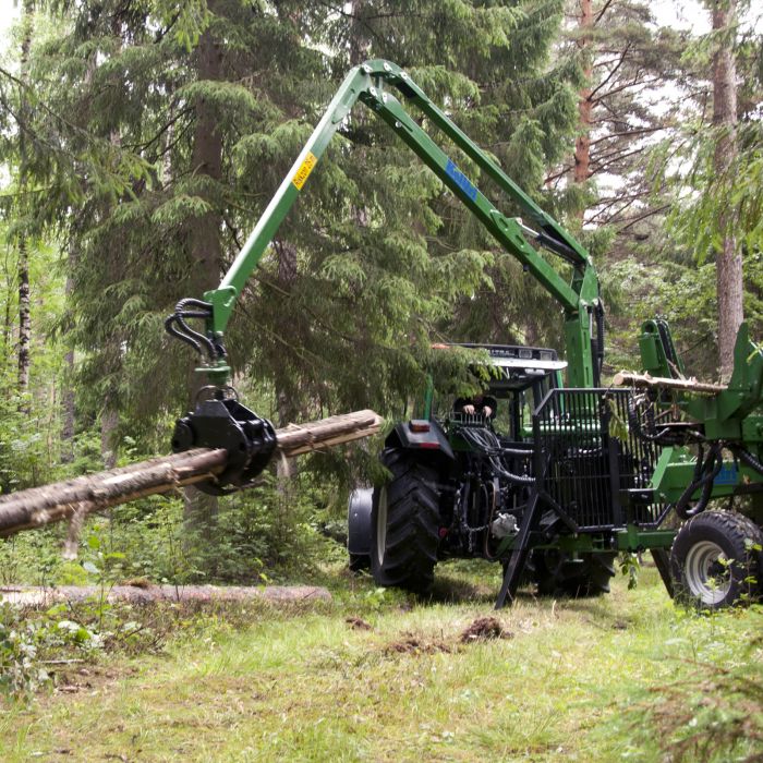 Skogsvagn 9 ton med parallellförd kran 5,7 m