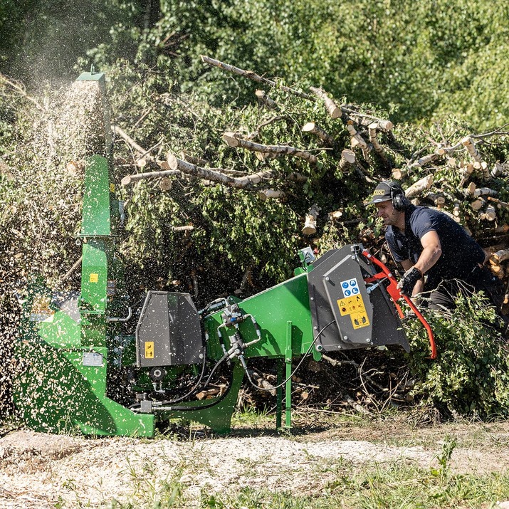 Flishugg 170, hydraulisk inmatning med pump och tank