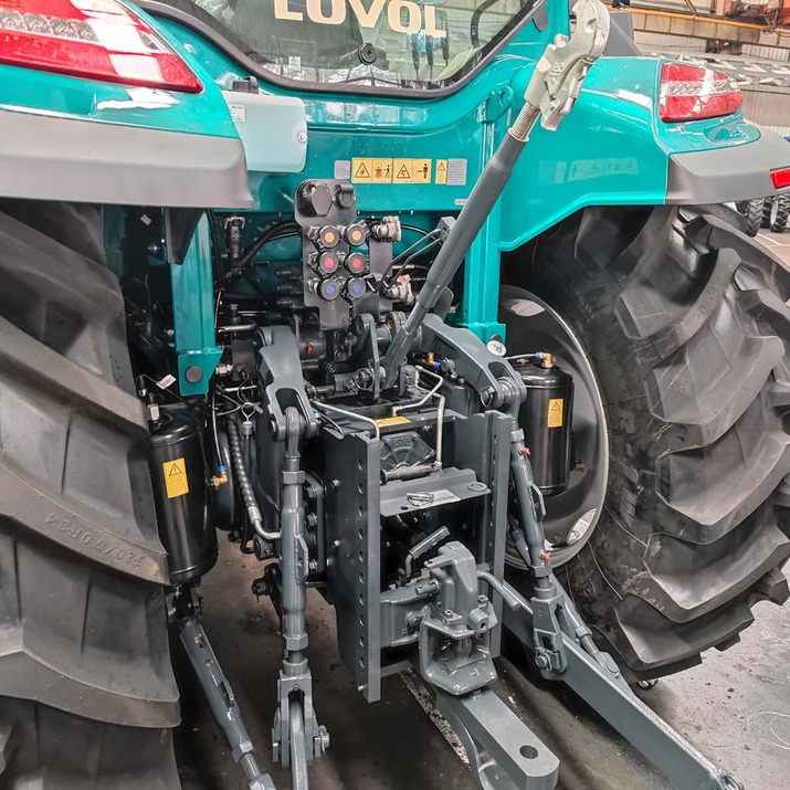 Traktor Lovol 110 hk 4wd med frontlastare