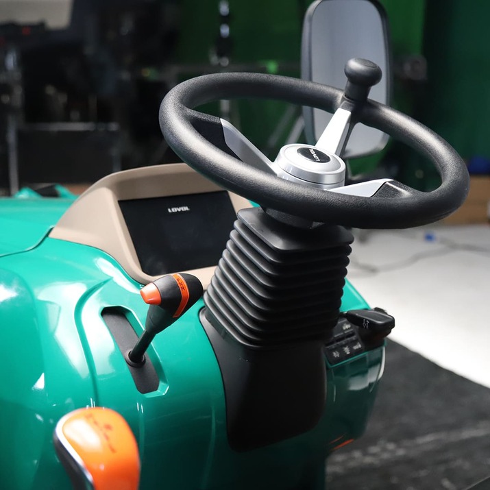 Kompakttraktor Lovol 25 hk med frontlastare, utan hytt